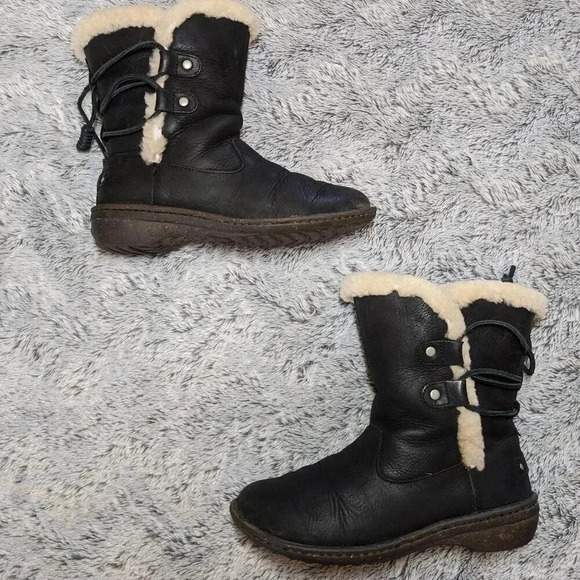 Ugg Akadia Black Boots Sheepskin Fur Lined Size 7 - Picture 2 of 9
